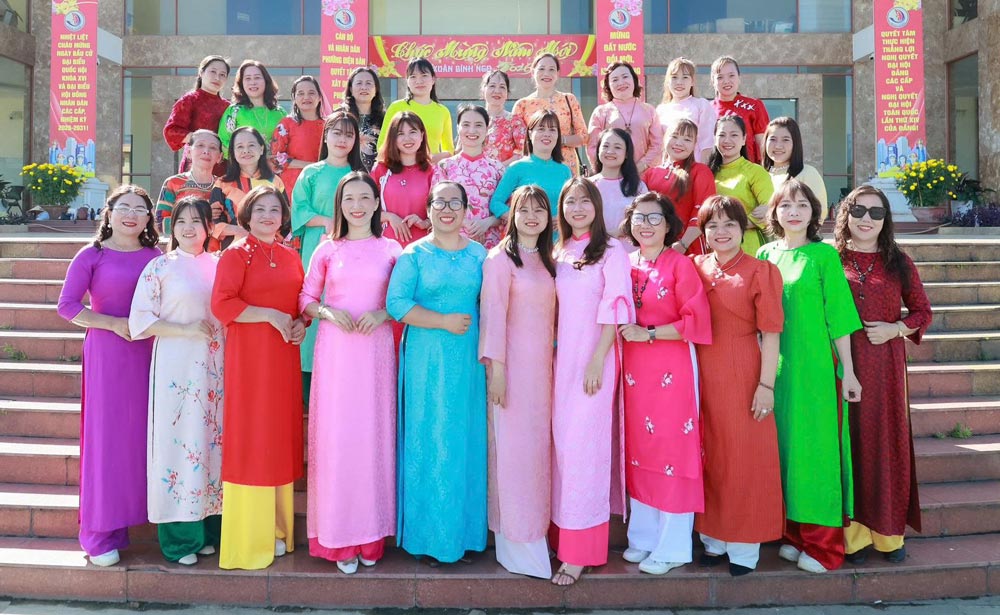 Female union member of Dien Ban ward in traditional ao dai. Photo: Dien Ban Trade Union.