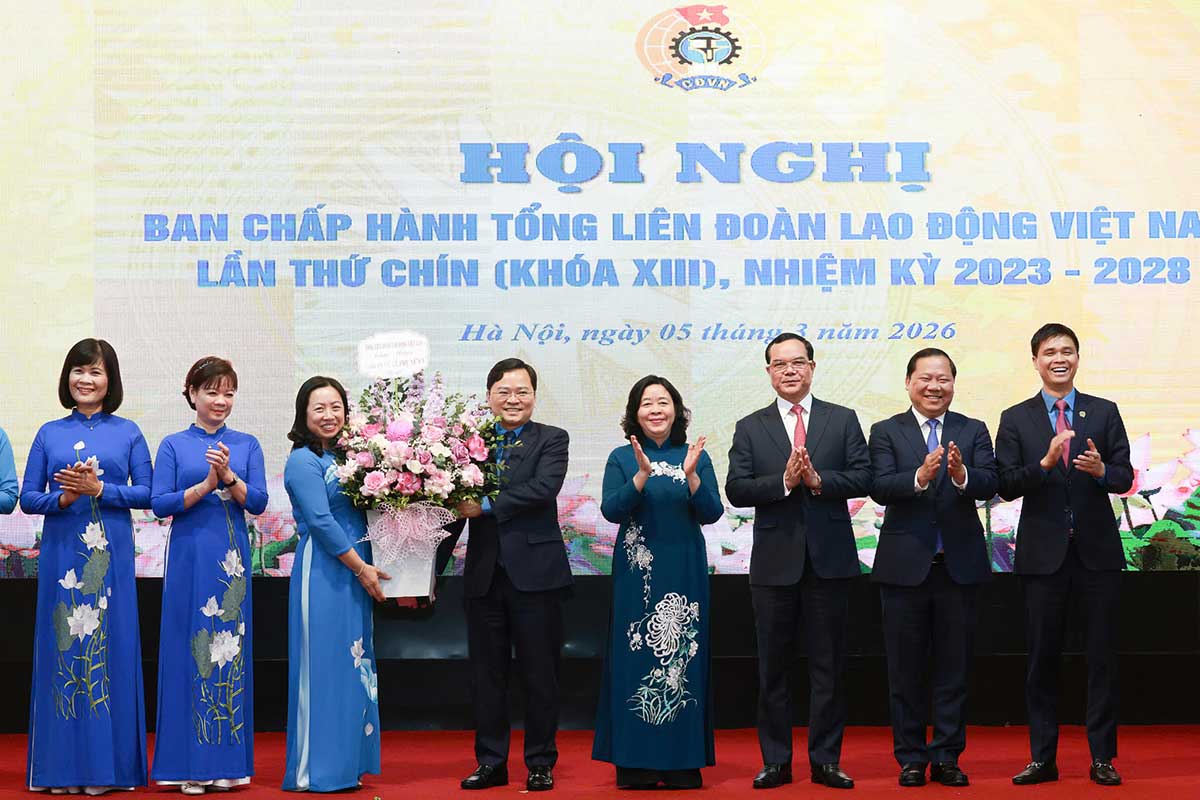 Chairman of the Vietnam General Confederation of Labour: Towards the grassroots level, arousing the aspiration to contribute of union members and workers