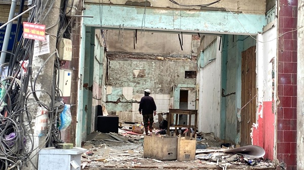 Vinh Tuy ward accelerates site clearance for Tam Trinh road expansion project. Photo: Ke Toai