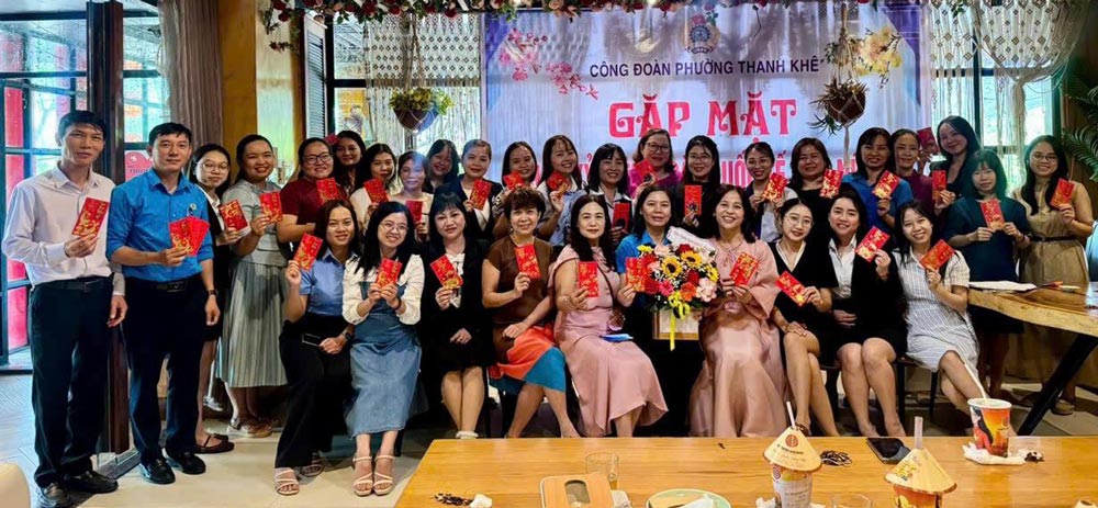 Thanh Khe Ward Trade Union, Da Nang City organizes a meeting with female Chairwomen and Heads of Women's Affairs Committees of grassroots trade unions and grassroots professional unions in the ward. Photo: Thanh Khe Trade Union.