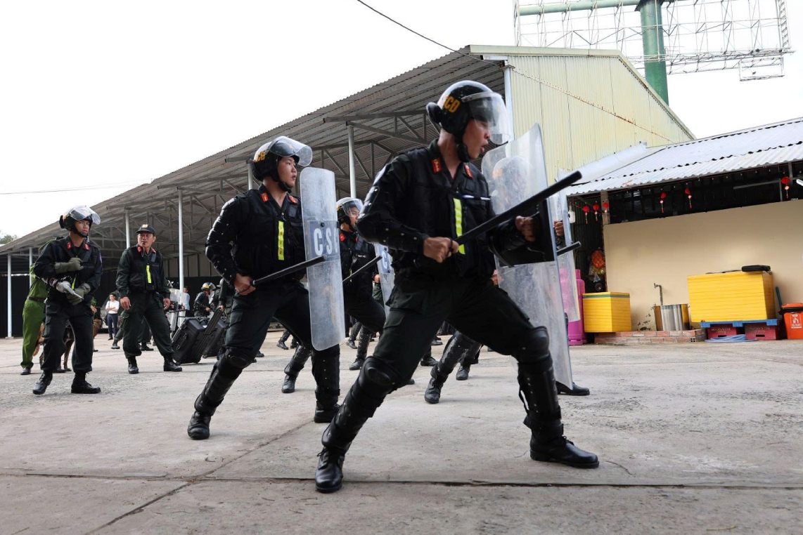 Phó Chủ tịch Quốc hội Trần Quang Phương đã có cuộc giám sát, kiểm tra việc thực hiện nhiệm vụ của Phòng Cảnh sát cơ động. Ảnh: Tạ Quang