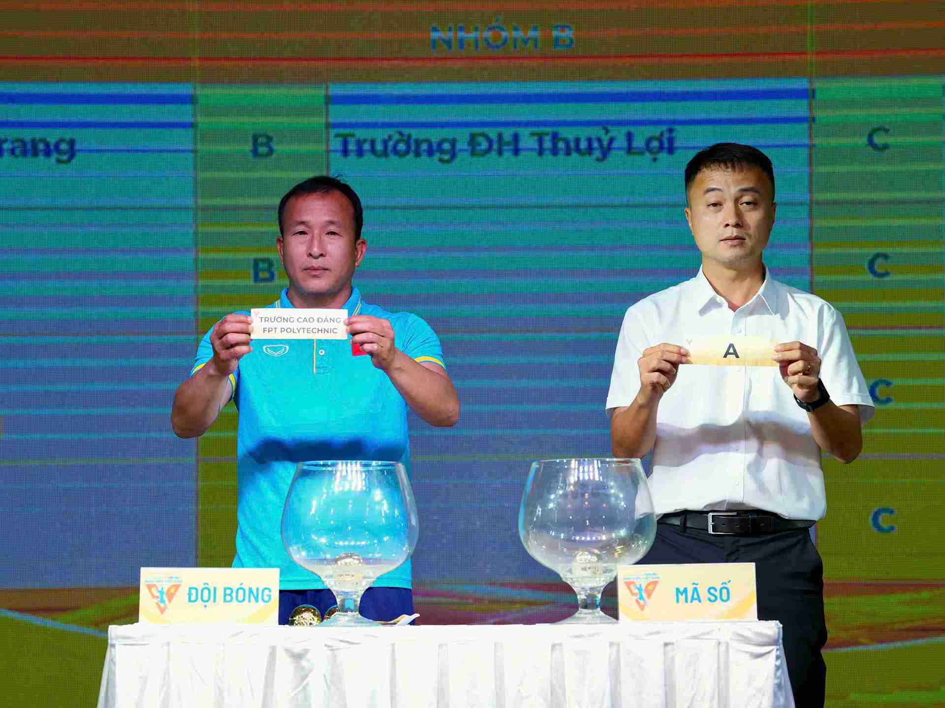 Images at the draw for the group stage of the final round of the Vietnamese Student Football Tournament. Photo: Ba Duy