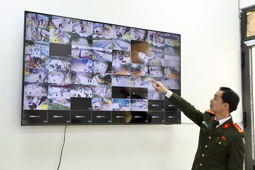 Hanoi police use AI cameras to ensure security and safety at the Perfume Pagoda festival. Photo: Hoang Lam