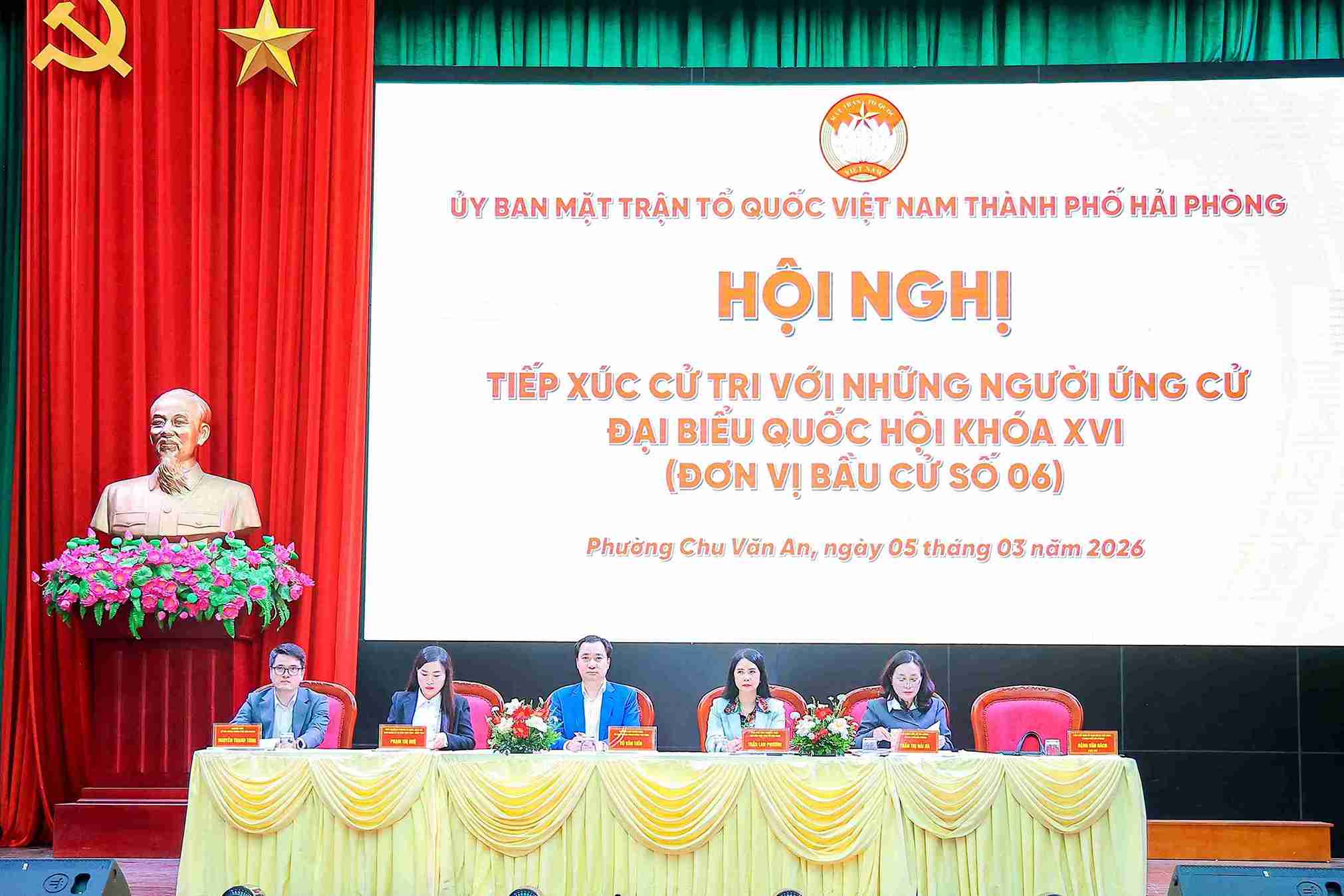 Quang cảnh hội nghị tiếp xúc cử tri tại phường Chu Văn An, TP Hải Phòng. Ảnh: Hải Minh