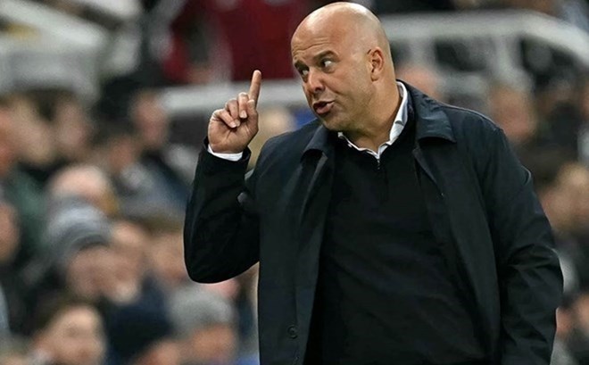 Arne Slot dissatisfied after the defeat to Wolves. Photo: AFP