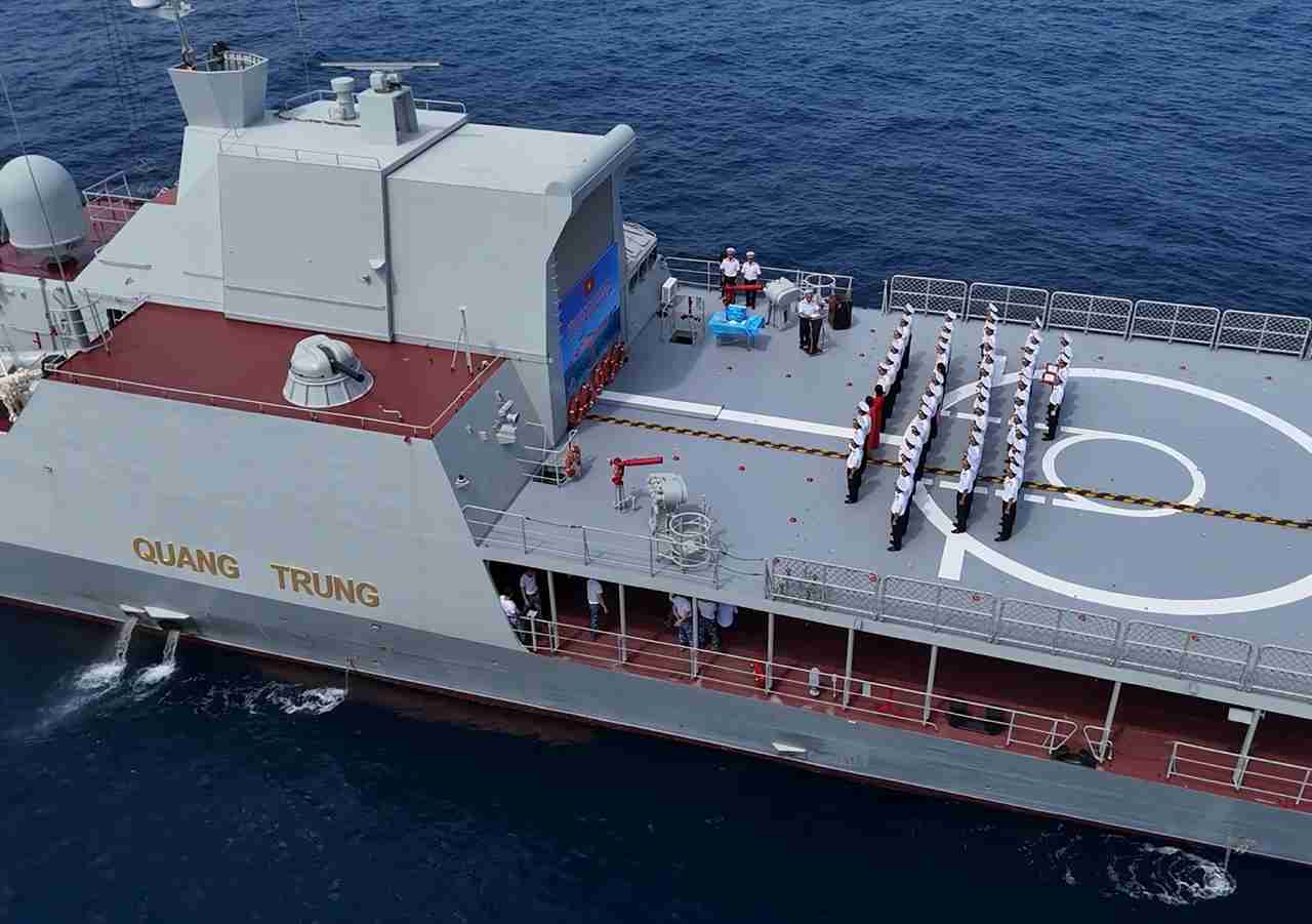 Image of Ship 016 – Quang Trung crossing the equator on its journey to Australia. Photo: Vu Huong