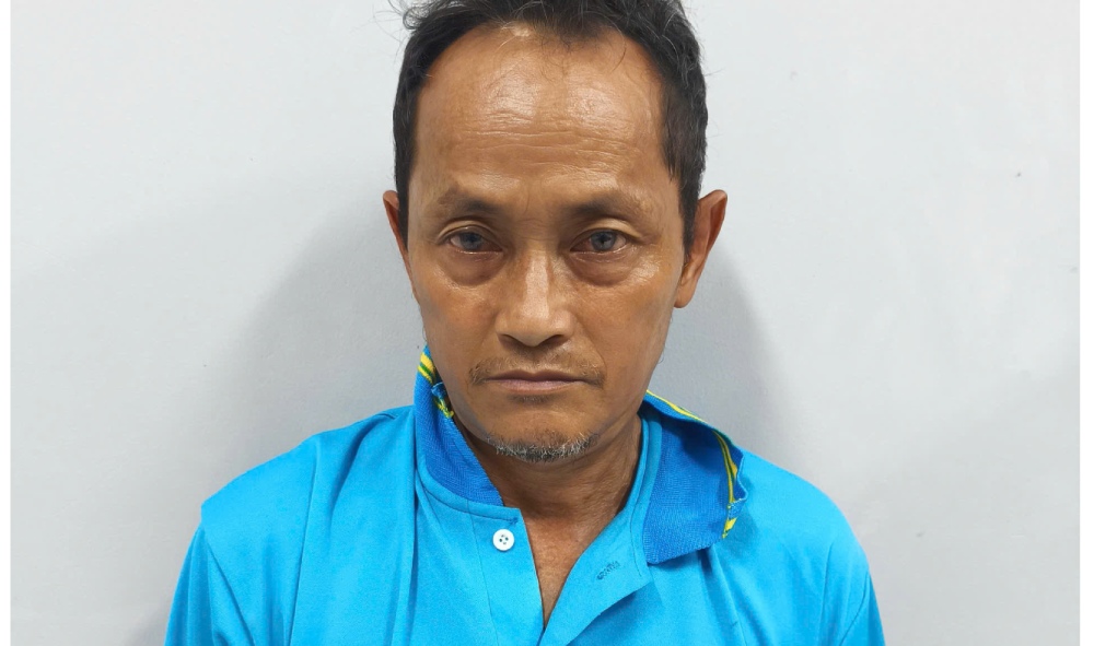 Khai đã thừa nhận hành vi xâm hại tình dục với nữ học sinh trong trường Tiểu học. Ảnh: Công an cung cấp 