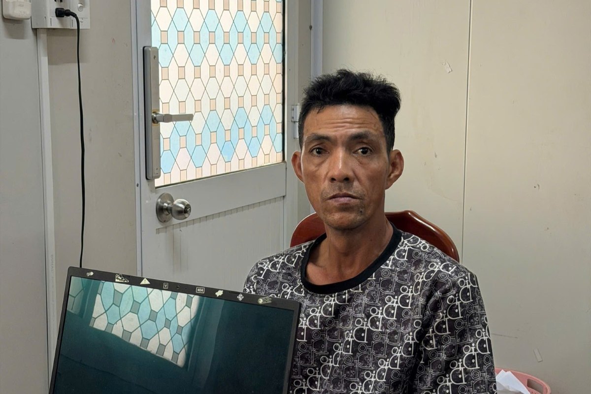 Subject stealing backpacks from seafood buyers arrested by Vung Tau Ward Police. Photo: CAVT