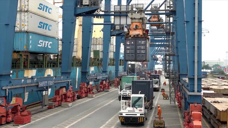 Conflict in the Middle East may increase logistics costs and import and export activities of Ho Chi Minh City businesses. Photo: Anh Tu