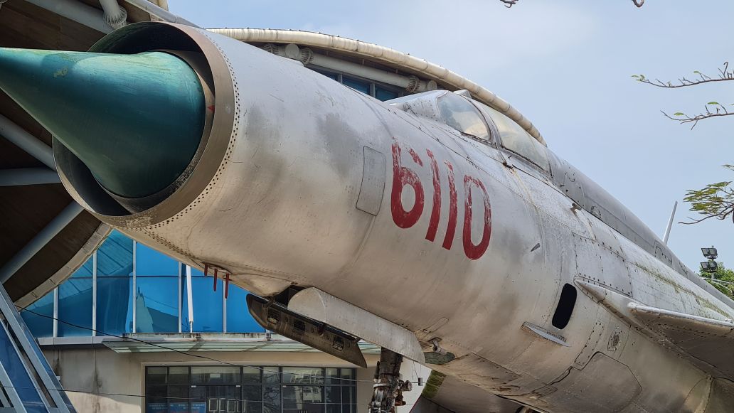 Một chiếc MIG-21 tại phường Bạc Liêu, tỉnh Cà Mau. Ảnh: Nhật Hồ.