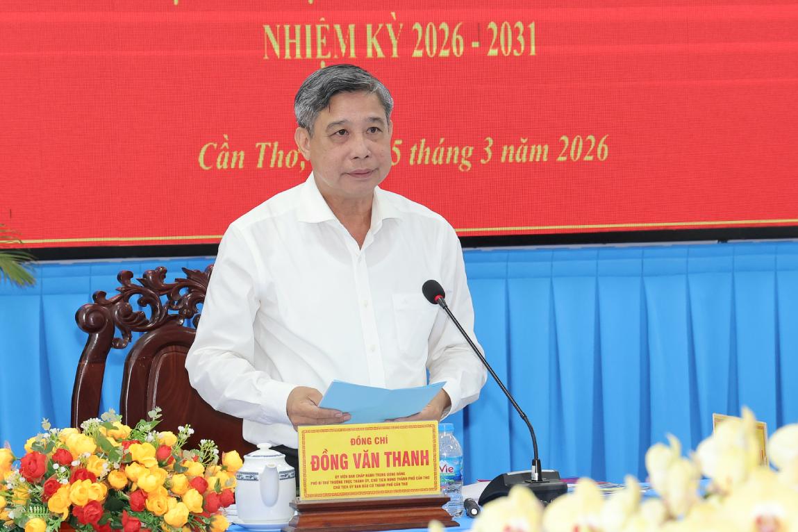 Ông Đồng Văn Thanh - Phó Bí thư Thường trực Thành ủy, Chủ tịch HĐND thành phố, Chủ tịch Ủy ban Bầu cử TP Cần Thơ phát biểu tại buổi làm việc. Ảnh: Tạ Quang