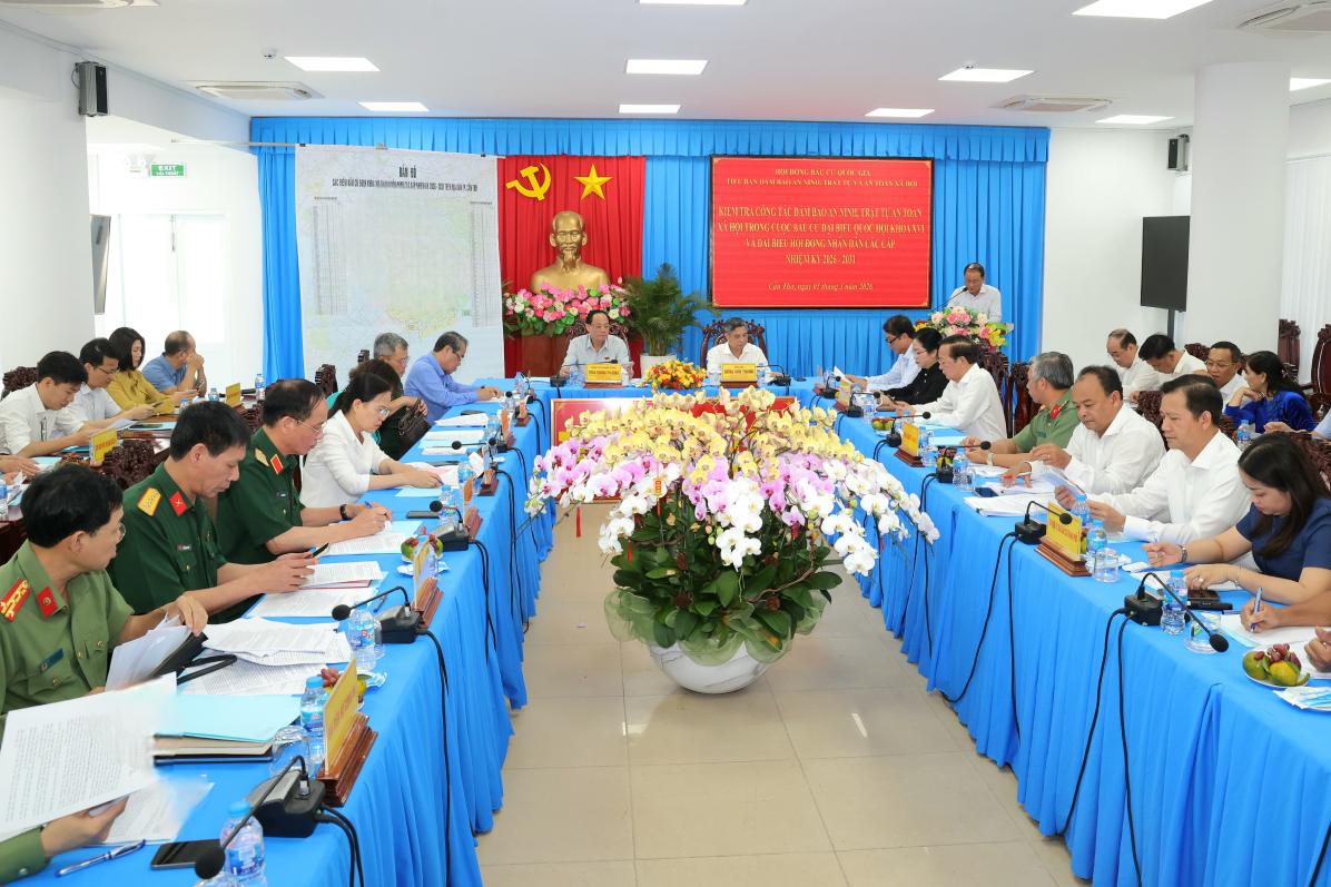 Quang cảnh buổi làm việc. Ảnh: Tạ Quang