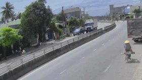 The pickup truck crashed into a house after colliding with a truck on National Highway 1 (Gia Lai). Photo: Nguyen Chon