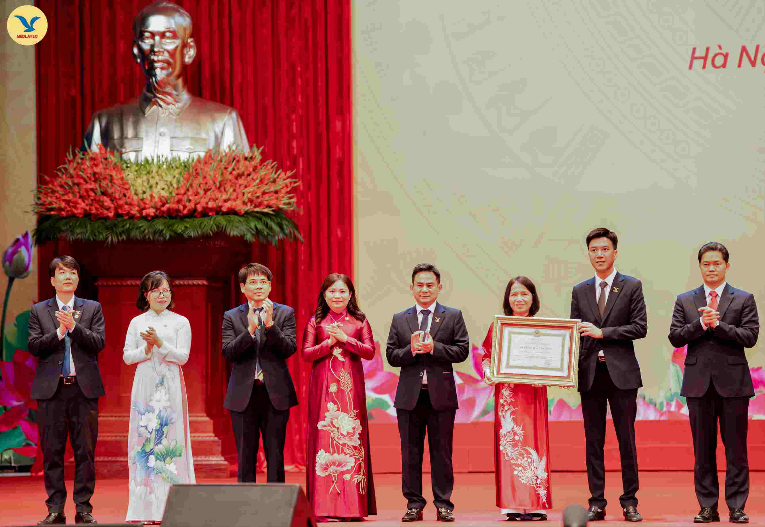 MEDLATEC 의료 시스템 창립 30주년 기념식 및 2급 노동 훈장 수훈식 - 가정에서 검사 샘플 채취를 선도적으로 시행한 기관. 사진: MEDLATEC 제공