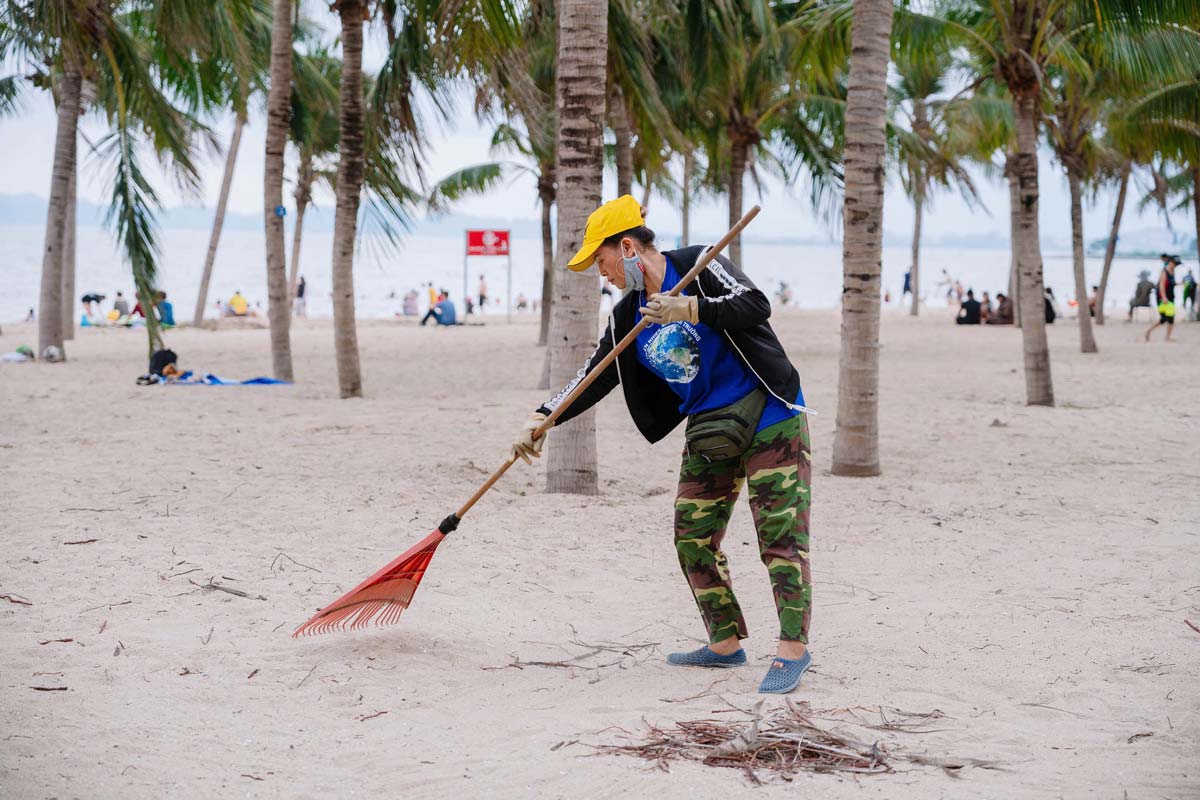 Mme Vũ Thị Hồng Thoan est connue de beaucoup sous le nom familier de "chef de la destruction des déchets". Photo: Vũ Thoan