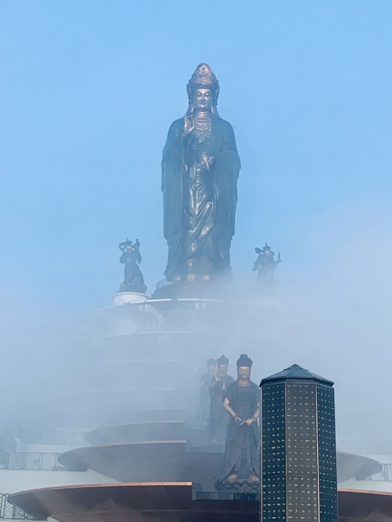 The Buddha statue of Ba Tay Bo Da Son on Ba Den Mountain is an attraction for visitors to the spring festival. Photo: Ky Lam