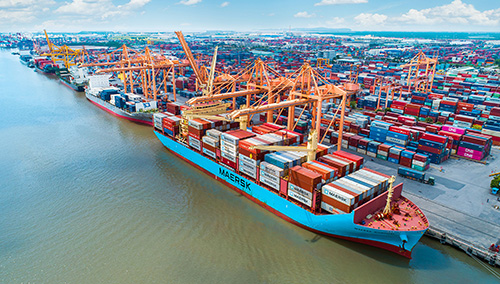 Many shipping lines are greatly affected by the war situation in the Middle East. Photo: Minh Hung