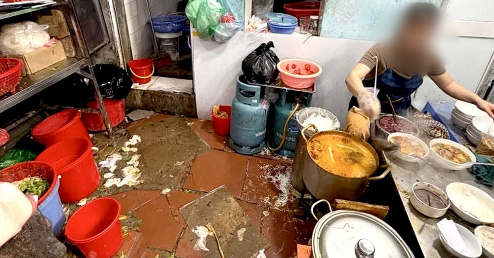 Des touristes chinois signalent que le restaurant de bún riêu dans le vieux quartier de Hanoï est "mal hygiénique". Photo: Xiaohongshu