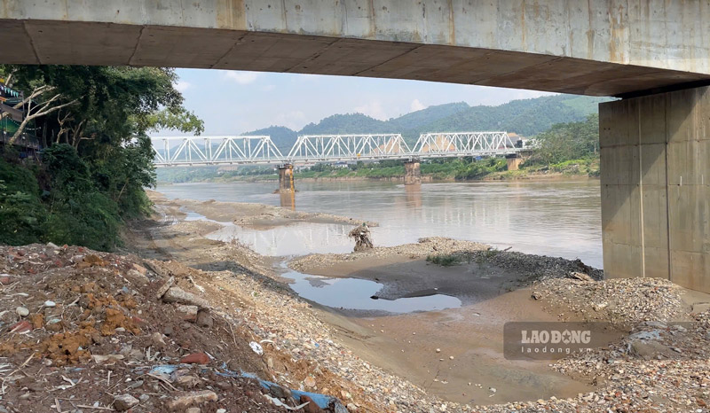 Đoạn sông Hồng chảy qua xã Bảo Thắng, tỉnh Lào Cai. Ảnh: Đinh Đại