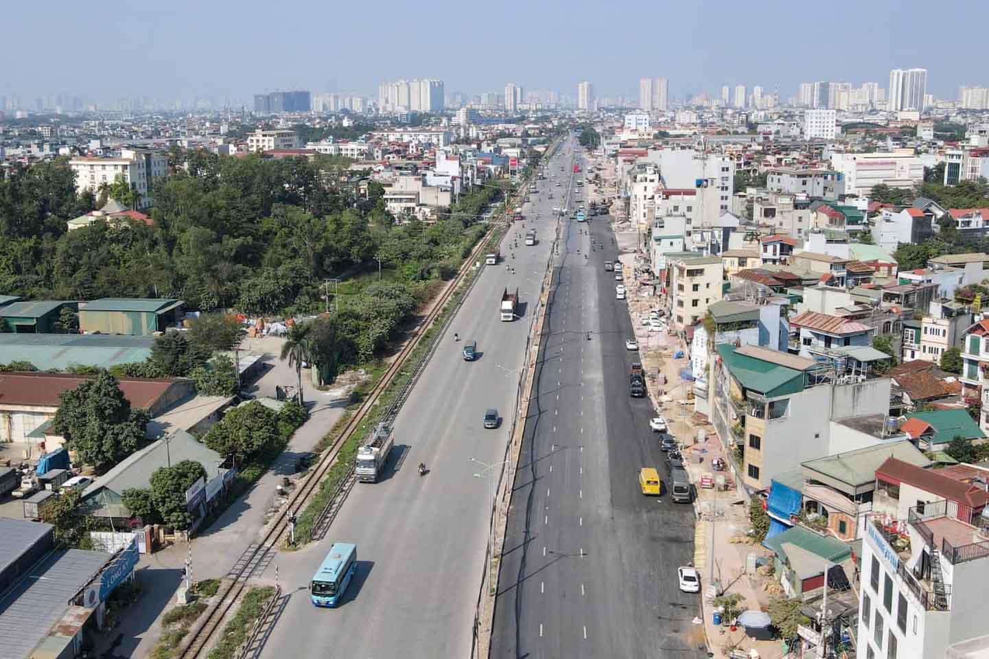 The project to expand National Highway 1A, Ngoc Hoi - Van Dien section (Hanoi) has been asphalted on the entire route. Photo: Song Huu