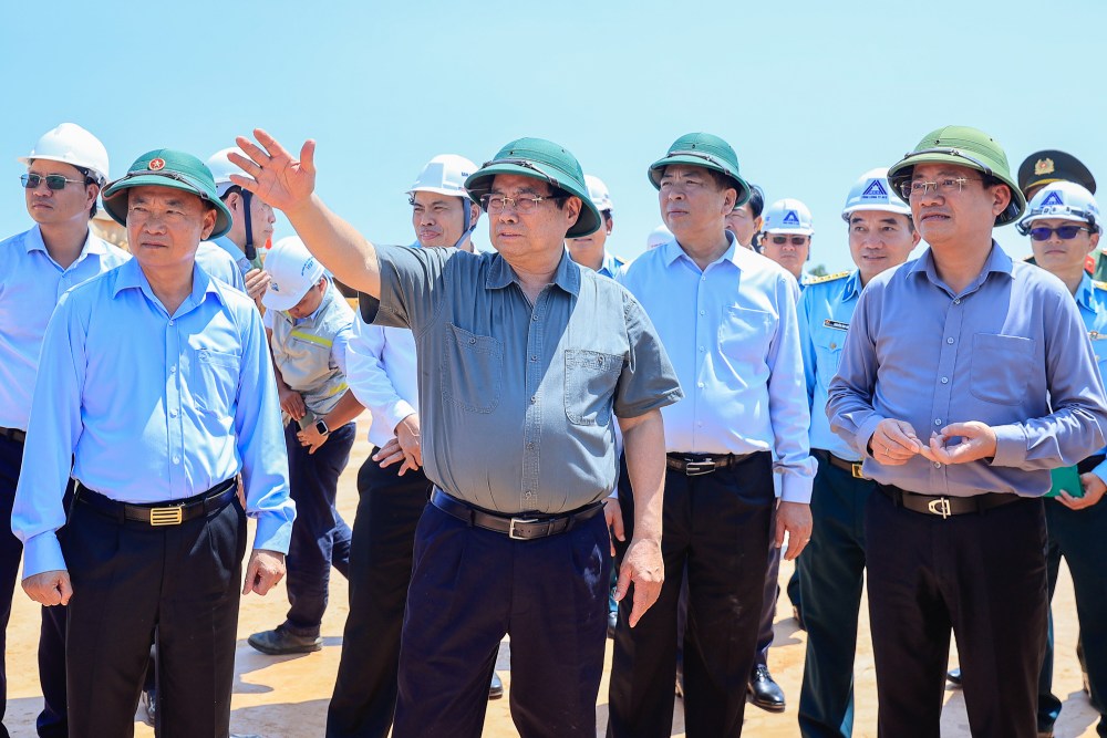 Prime Minister Pham Minh Chinh inspects the project to upgrade and expand Phu Cat airport (Gia Lai province) on March 1. Photo: Nhat Bac