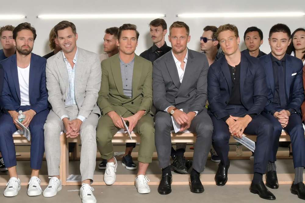 Hoắc Kiến Hoa gây chú ý vì dáng ngồi (ngoài cùng bên phải). Ảnh: Weibo.