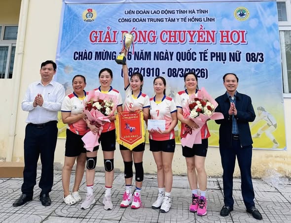 Hong Linh Medical Center Trade Union organizes women's volleyball tournament on 8th. 3. Photo: Ha Tinh Trade Union