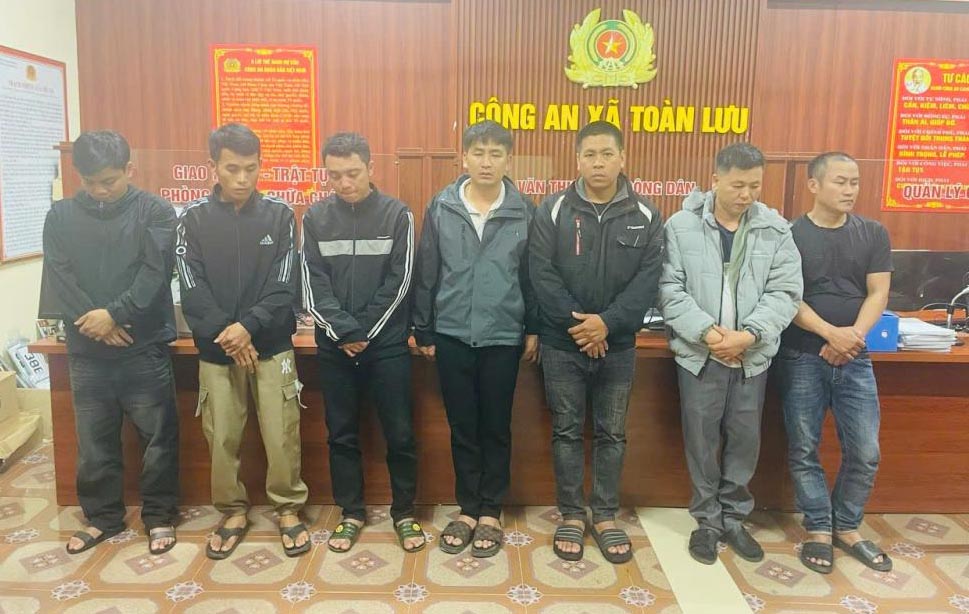 Triệt phá sới bạc với 7 đối tượng bị khởi tố. Ảnh: Công an Hà Tĩnh