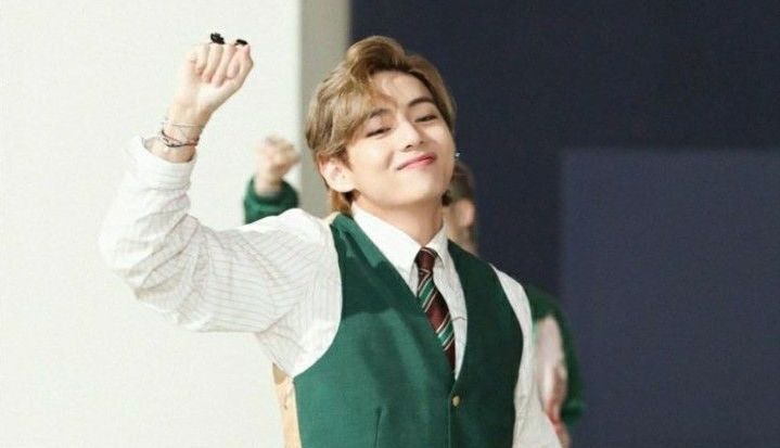 V of BTS is often in the top of the most handsome faces in the world. Photo: MV Dynamite