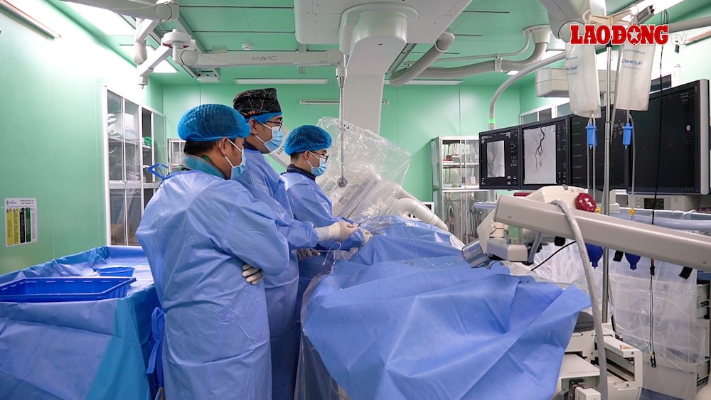 Timely rescue of patient with massive hemorrhagic cancer