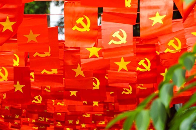 The Ministry of Home Affairs speaks out about the 9 consecutive days of Tet holiday, April 30 - May 1. Photo: Huu Vu