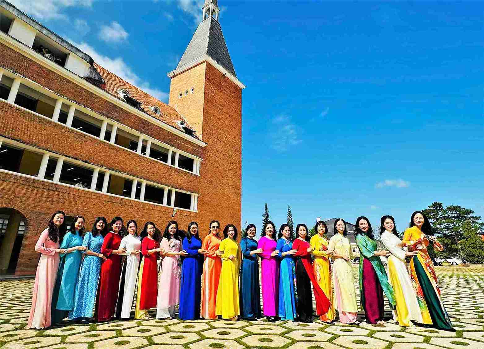 Female officials, union members, and workers of Lam Dong province are graceful in traditional ao dai. Photo: Phuc Khanh