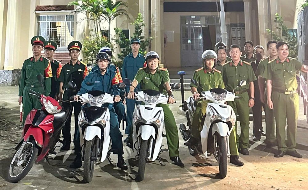 Công an đặc khu Thổ Châu ra quân tuần tra bảo vệ an ninh trật tự tại các điểm bầu cử. Ảnh: CACC