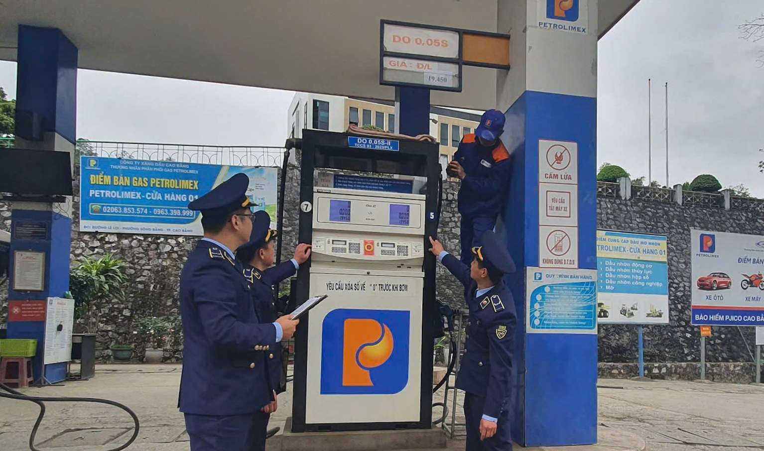 El Departamento de Gestión y Desarrollo del Mercado Nacional solicita a los Departamentos de Industria y Comercio de provincias y ciudades que fortalezcan urgentemente la inspección y el control de las actividades comerciales de gasolina y petróleo. Foto: Departamento TTTN