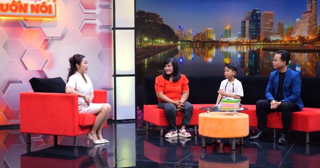 Disabled mother and 8-year-old son. Photo: Provided by Jet.