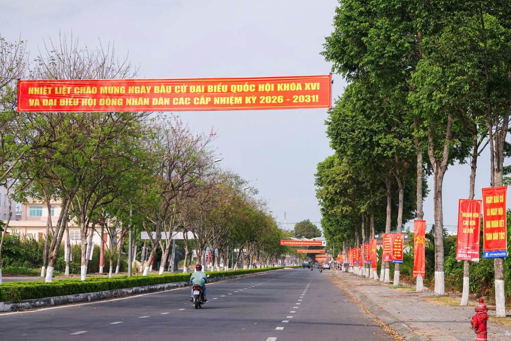 Cần Thơ đẩy mạnh tuyên truyền, tạo không khí rộn ràng trước ngày hội của toàn dân. Ảnh: Quang Khôi