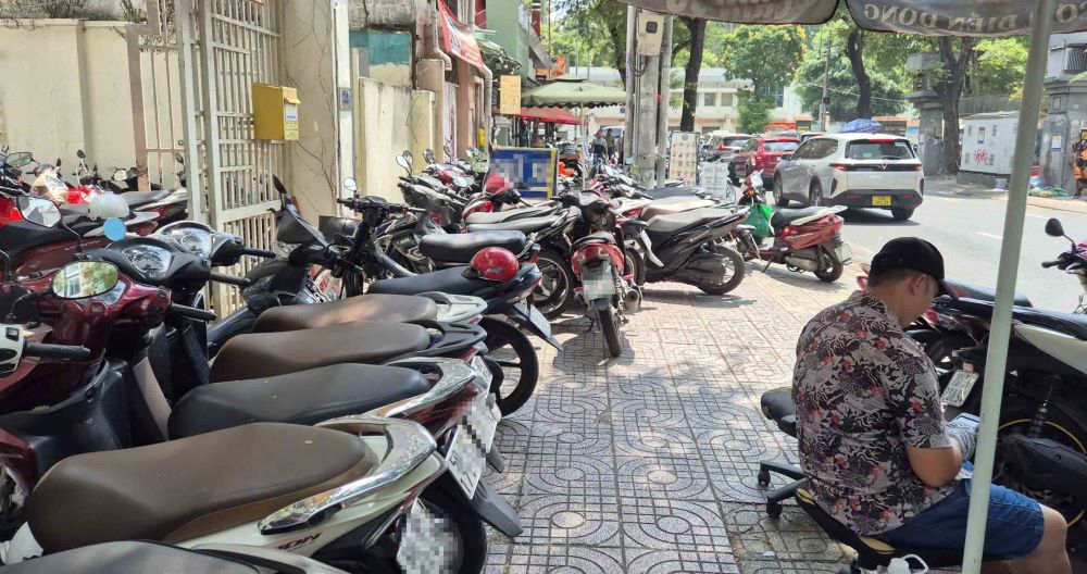 Phương tiện là xe máy để 