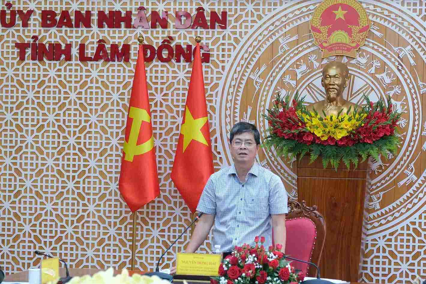 Ông Nguyễn Hồng Hải, Phó Chủ tịch UBND tỉnh Lâm Đồng chỉ đạo, giao nhiệm vụ phát triển nhà ở xã hội cho các sở, ngành, địa phương. Ảnh: Diễm Thương 