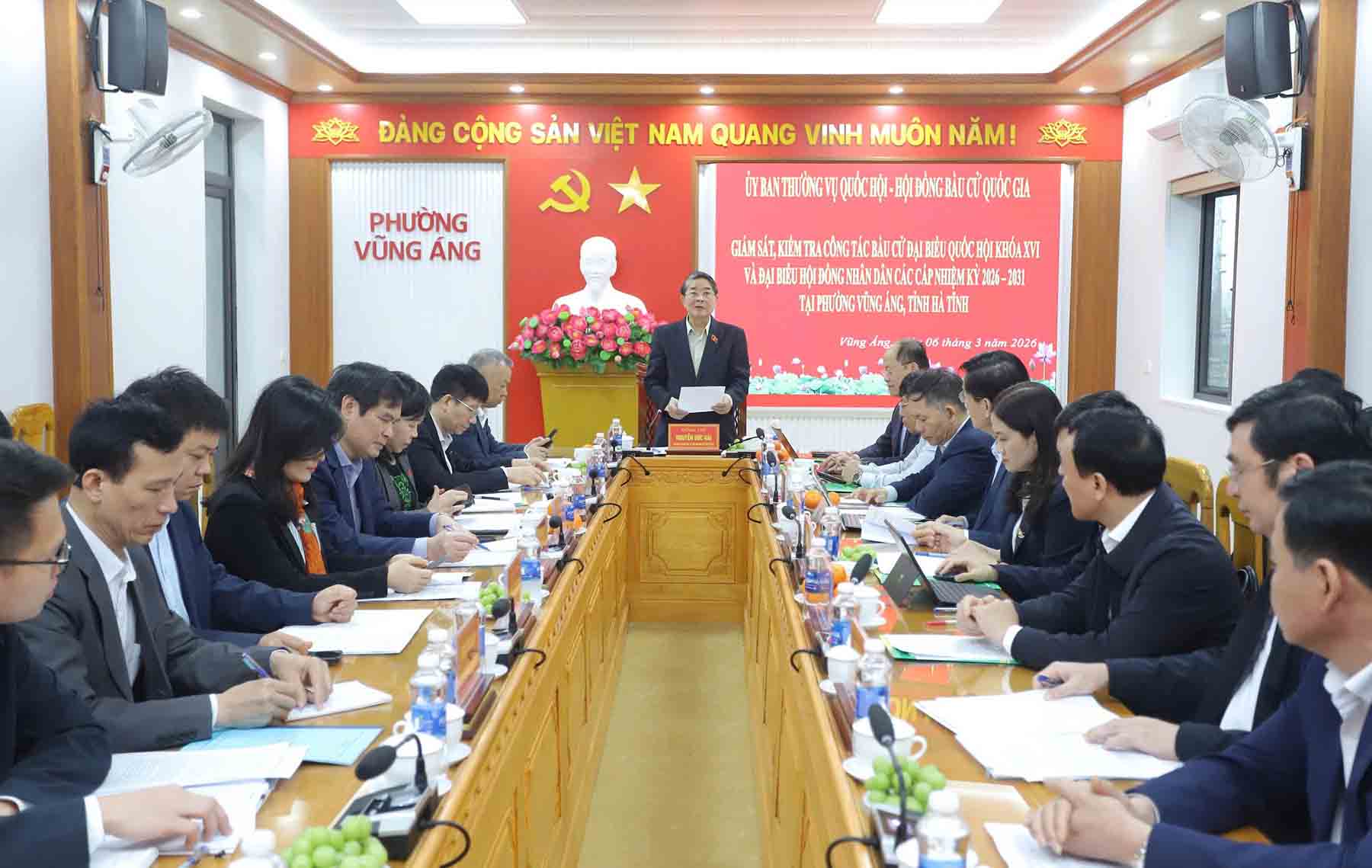 Phó Chủ tịch Quốc hội Nguyễn Đức Hải phát biểu chỉ đạo công tác chuẩn bị bầu cử tại phường Vũng Áng. Ảnh: Đức Tuấn