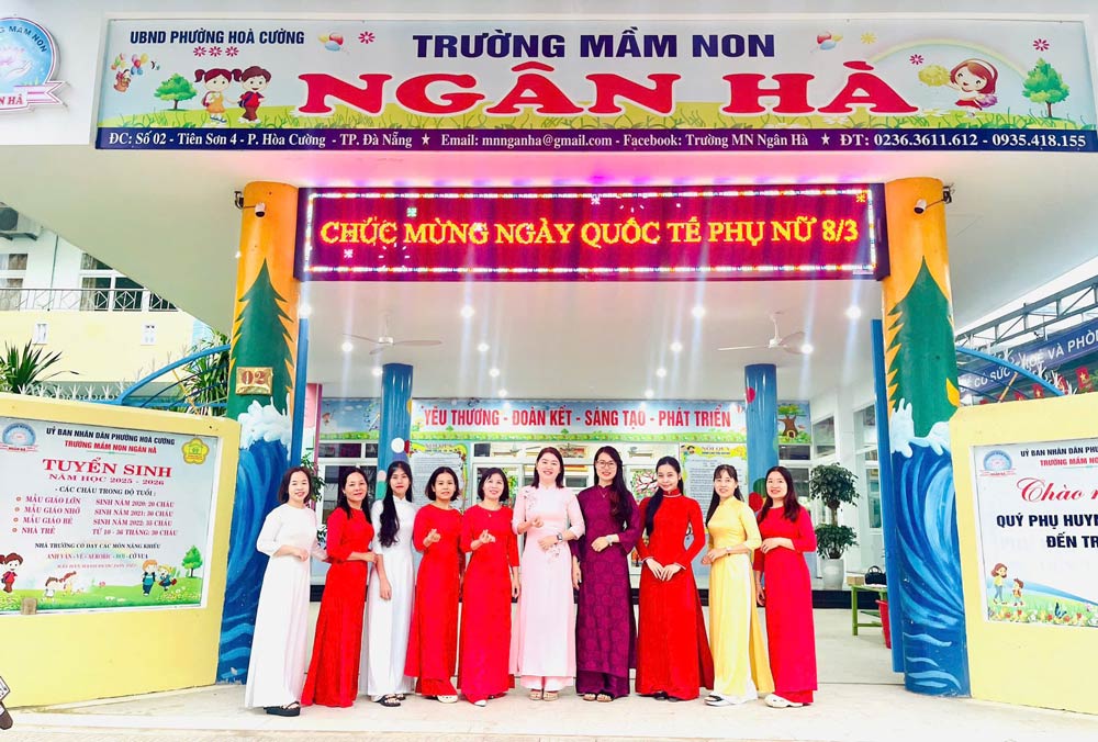 Female union members and workers in Da Nang respond to "Ao Dai Week". Photo: Da Nang Trade Union.