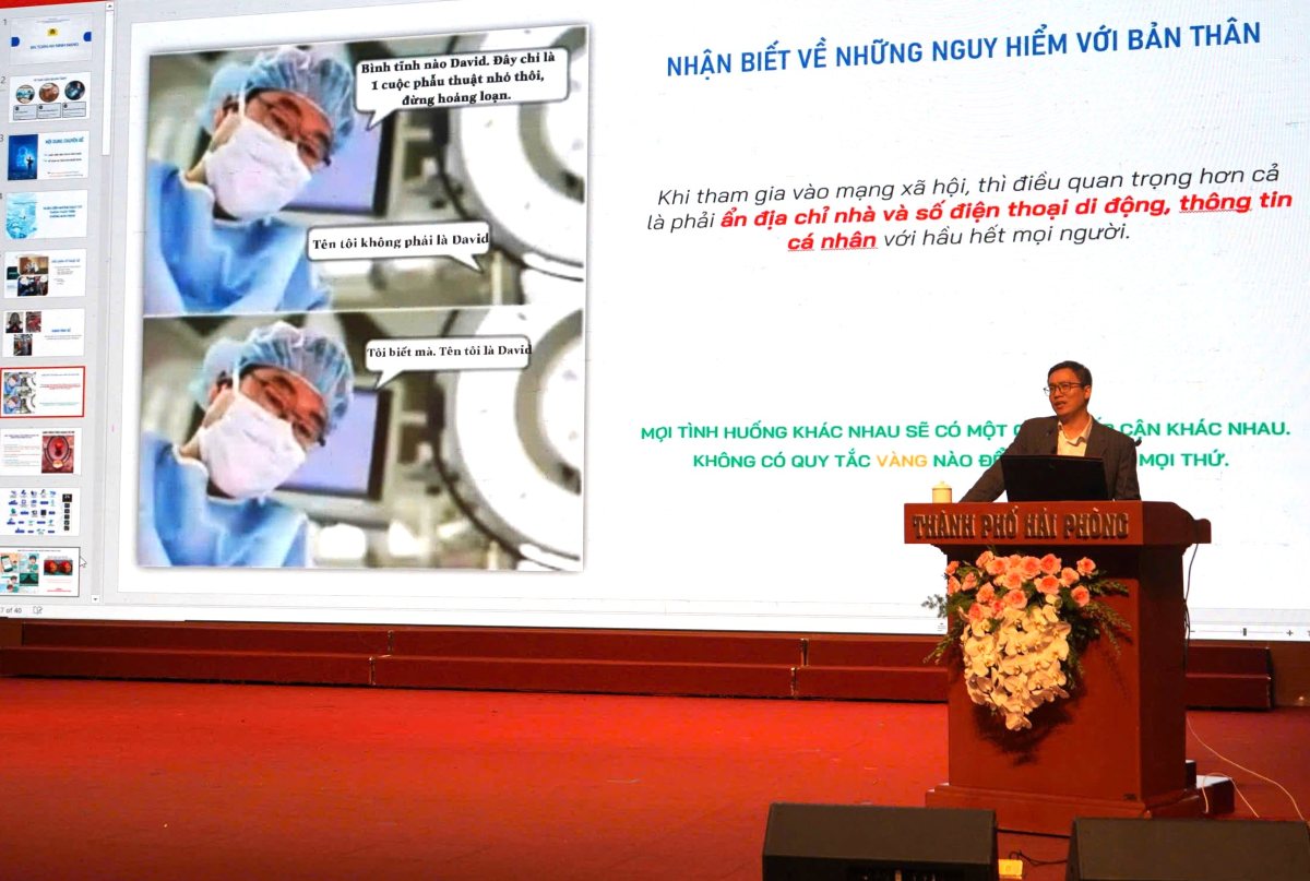 Báo cáo viên thông tin đến hội nghị về kĩ năng quản lý dữ liệu cá nhân. Ảnh: Mai Dung