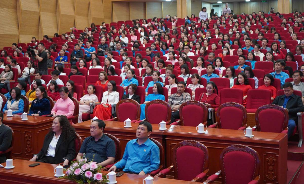 Nearly 500 delegates attend training. Photo: Mai Dung