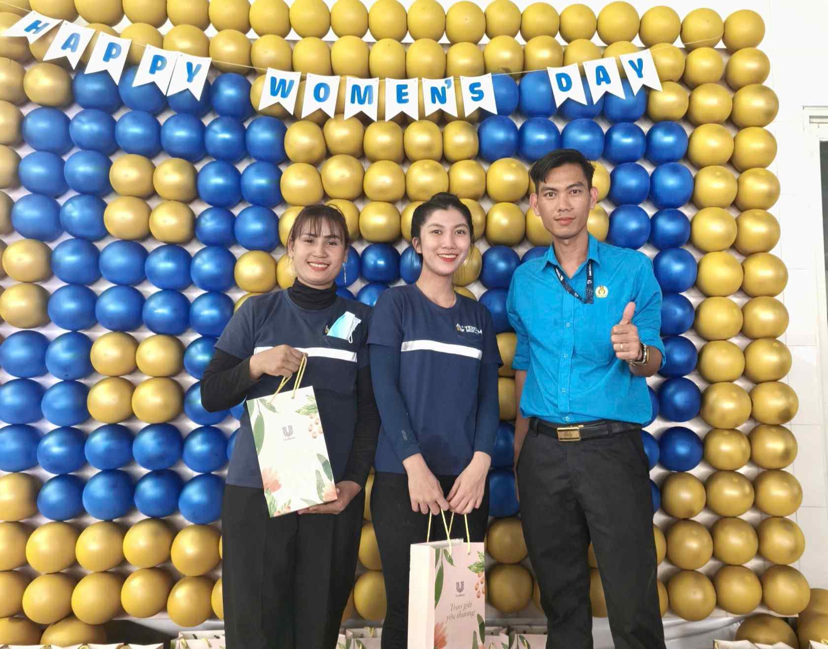 471 phần quà đã được trao đến những nữ lao động. Ảnh: CĐCS cung cấp