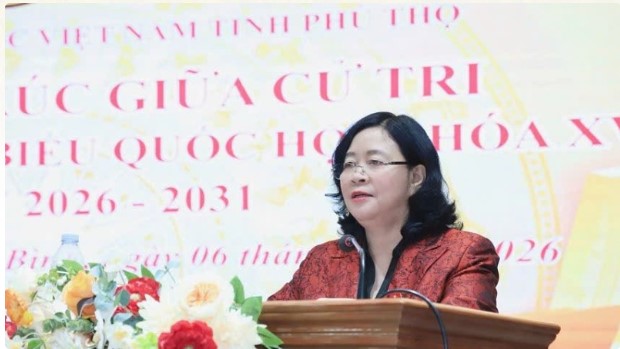 Ms. Bui Thi Minh Hoai, Member of the Politburo, Secretary of the Party Central Committee, Secretary of the Party Committee of the Fatherland Front, Central mass organizations, Chairwoman of the Central Committee of the Vietnam Fatherland Front, spoke at the conference. Photo: Nhan Dan Newspaper
