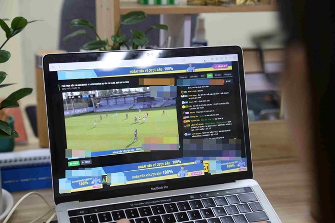 Các trang web bóng đá lậu tại Việt Nam hoạt động rất tinh vi và rất khó để ngăn chặn hiệu quả. Ảnh: Khánh An