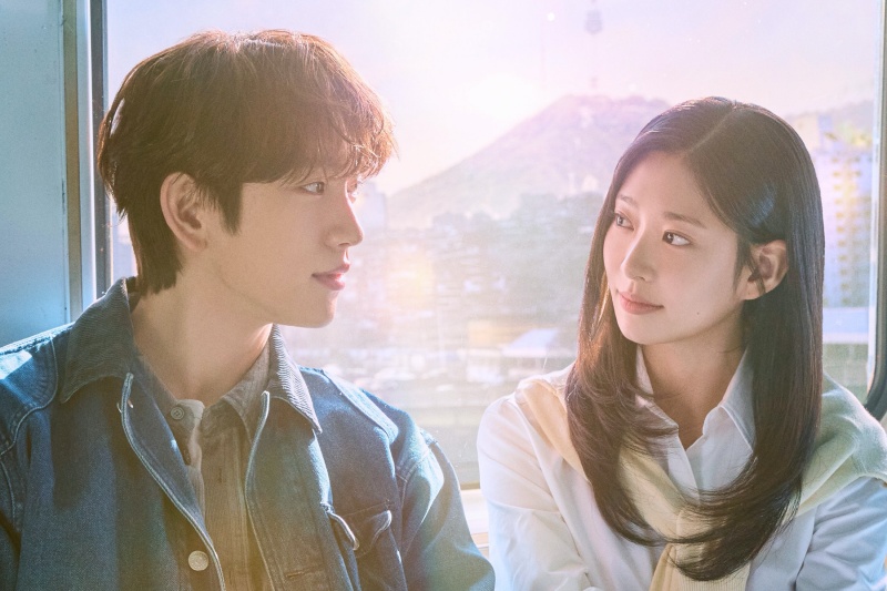 Jinyoung trở lại với phim tâm lý tình cảm. Ảnh: Nhà sản xuất