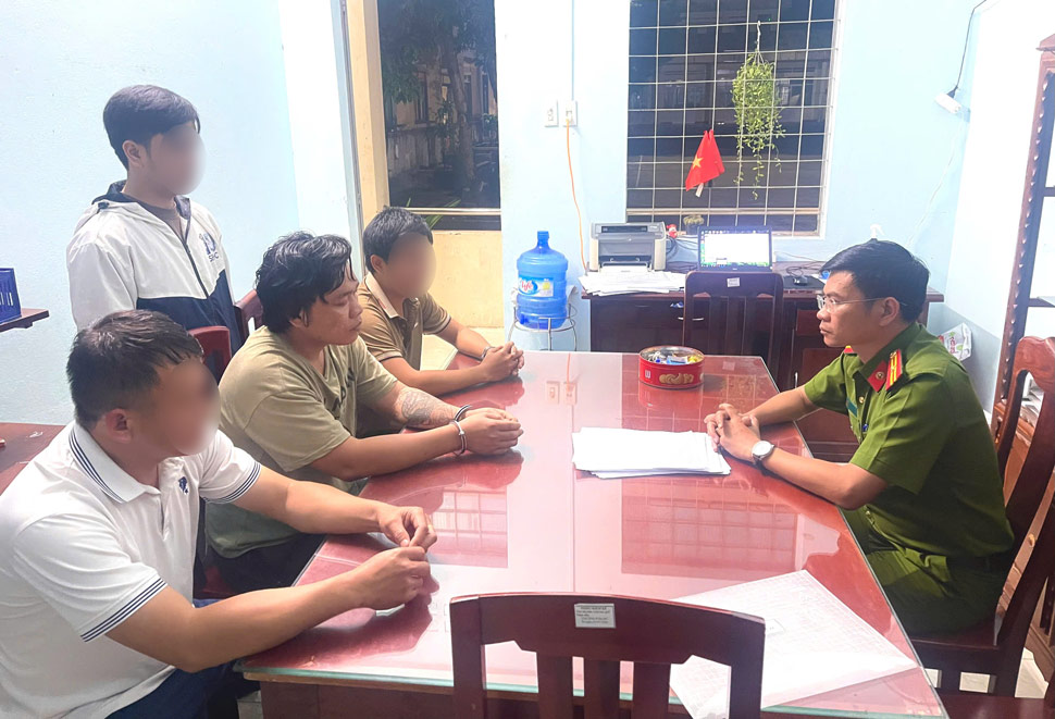 Đối tượng Trần Thái Ngọc bị bắt giữ sau thời gian trốn truy nã về hành vi trộm cắp tài sản. Ảnh: Công an cung cấp