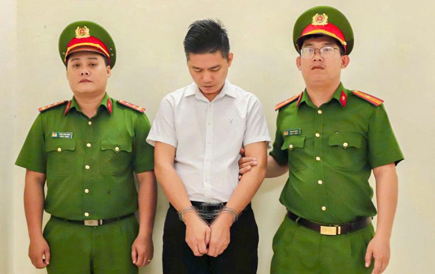 Chủ nhà hàng vừa bị Công an Khánh Hòa khởi tố vì mua tê tê quý hiếm chế biến món ăn cho khách. Ảnh: Hoàng Anh