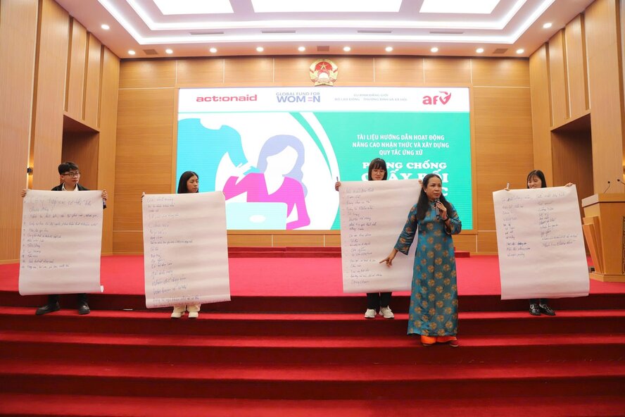 Scene in the training conference "Prevention and combat of sexual harassment in the workplace" organized by Phu Tho Trade Union. Photo: DVCC