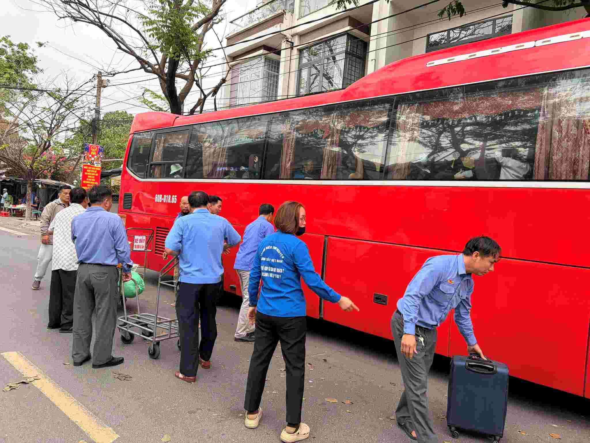 Railway organizes passenger transfer cars between Bien Hoa station (Dong Nai) and Di An station (HCMC). Photo: Railway Transport Joint Stock Company
